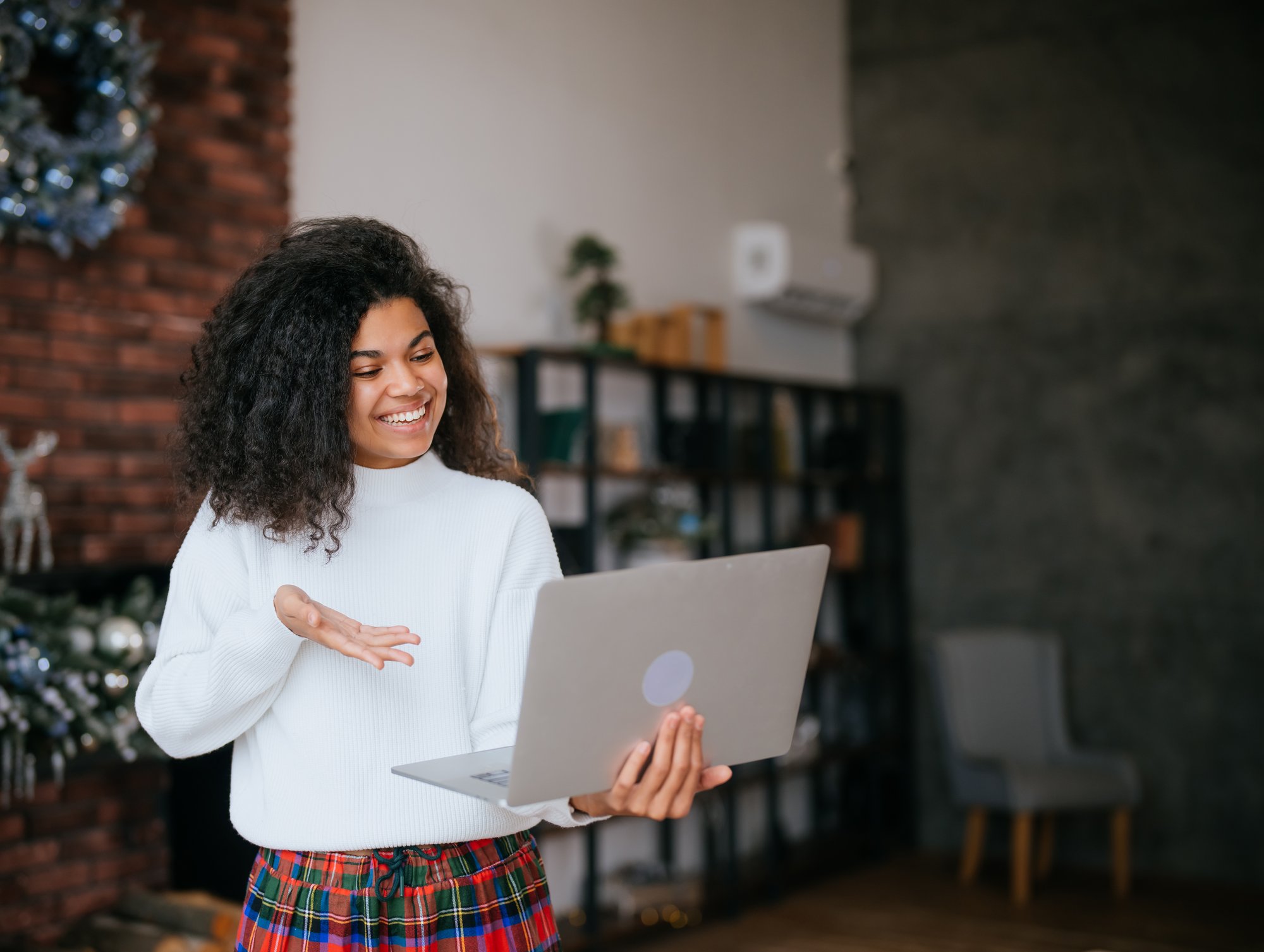 nice-attractive-lovely-overjoyed-crazy-cheerful-cheery-wavyhaired-girl-holding-hands-laptop-goal-achievement